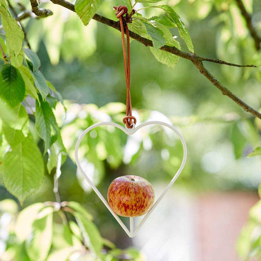 Sophie Conran apple bird feeder - heart - Image 2